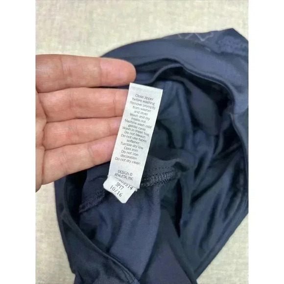 Athleta 3" Shorts Running Gym Pocket - Picture 7 of 10